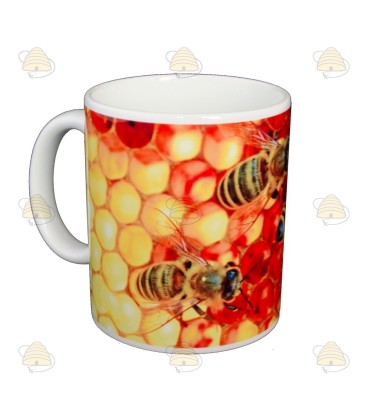 Mug d'abeilles sur un nid d'abeilles